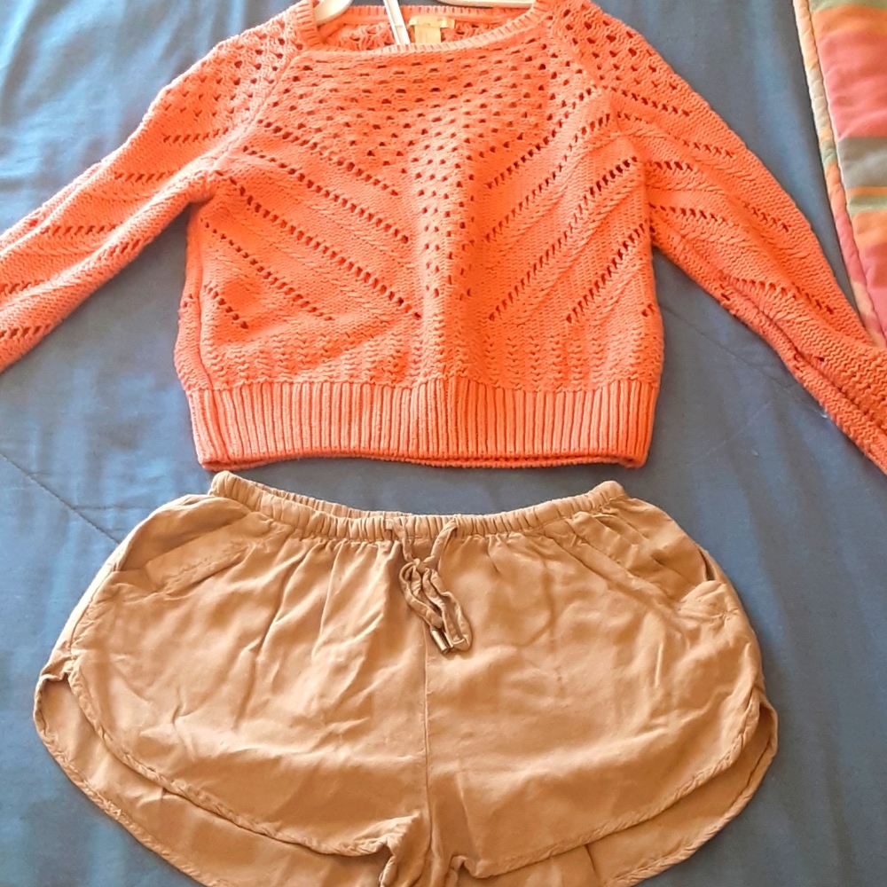 Cute girls outfit top and shorts
